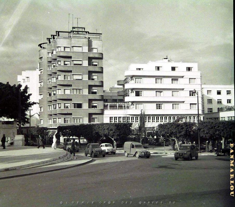 Mostaganem 535- Square du docteur Queyrat COLLECTION DES AMIS DE ND DE SANTA CRUZ.JPG